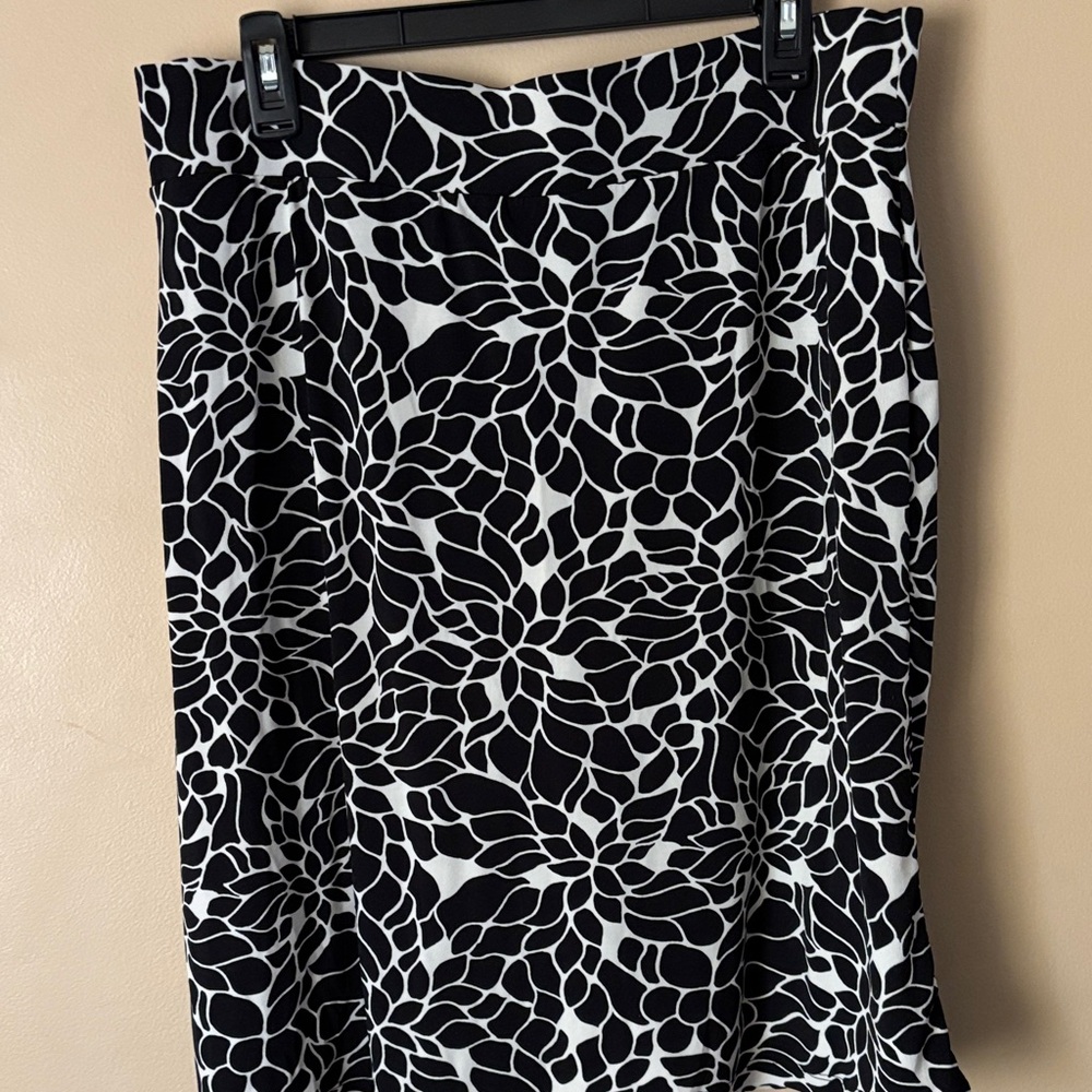 Merona Black and White Floral Skort/Skirt XL NWT ⭐️
